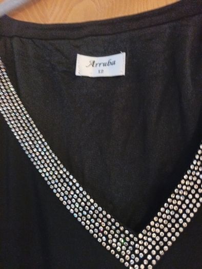 Arruba Long Black  Dress With  A Diamond V- Neckline. S.12.  New.- No Tag.