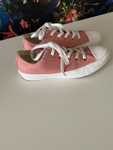 Converse - ladies blush leather size 4