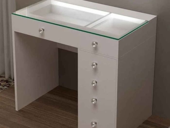 Vanity table