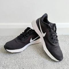 Woman's Nike Revolutuon Runners
