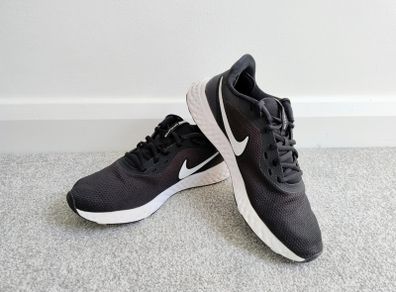 Woman's Nike Revolutuon Runners