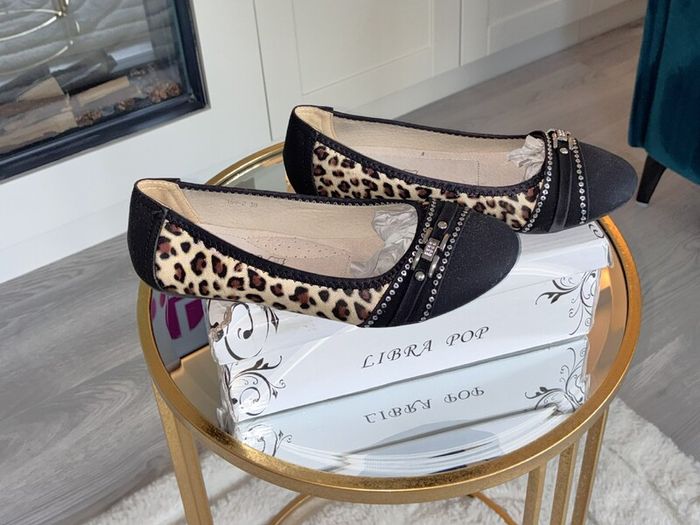 Brand-new Libra Pop Leopard-print Ballerina Pumps with a Black Cap Toe UK 5 / EU 38