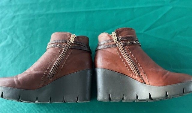 Brown Leather Ankle Boots With Wedge Size 40 (uk 7).  Spanish Brand Xti Quality Soft Leather Boots & Excellent Condition