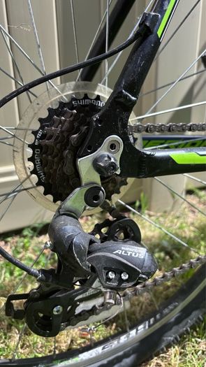 1 x Gents 1 x Ladies Merida Matts 10 Mountain bikes
