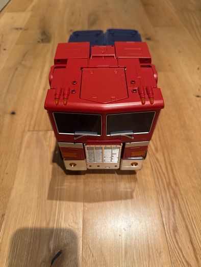 Robosen Optimus prime transformer