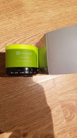 MO8726-Round Bluetooth speaker.