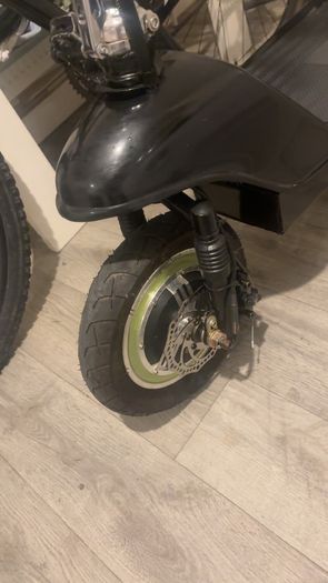 Electric mobility scooter