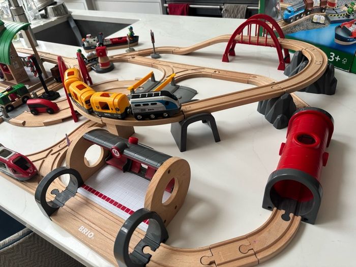 Brio Deluxe Train Railway Set with extra BRIO BT016 train