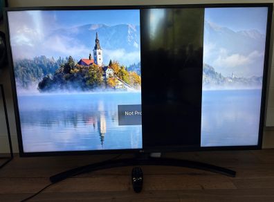LG 50 inch TV 50UM7450PLA - black strip on the screen