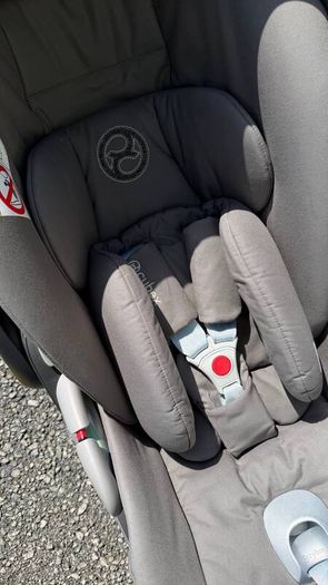 Cybex Cloud T i-Size Car Seat + ISOFIX Base (Excellent Condition)
