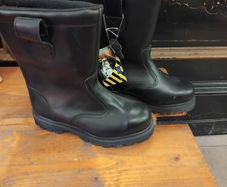 Size 7 Steel Toe boots new