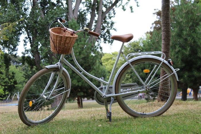 White Vintage Ladies Bike Kenzel Malena 3 Speed Internal Gears Wicker Basket