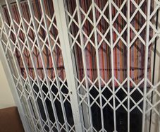 collapsible security grilles / accordion-style security gates