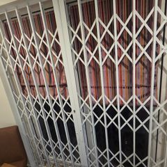 collapsible security grilles / accordion-style security gates