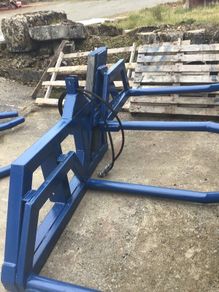 Bale lifters