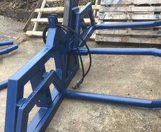 Bale lifters