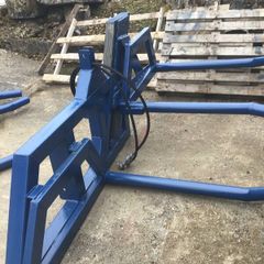 Bale lifters