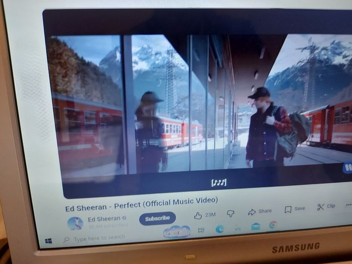 Samsung 15.6 laptop, Model NP-R530, Red, Windows 10, Pentium Dual Core CPU T4400, 2.2GHZ, 2GB Ram, 300GB HDD, Microsoft Edge, Chrome, etc
