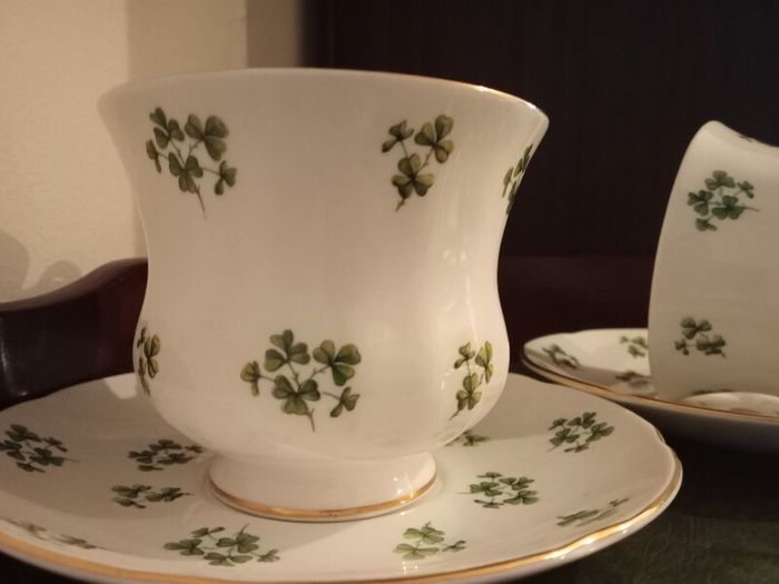 2 x Royal Grafton Fine Bone China Tea Cup & Saucer Set England Green Shamrock Floral