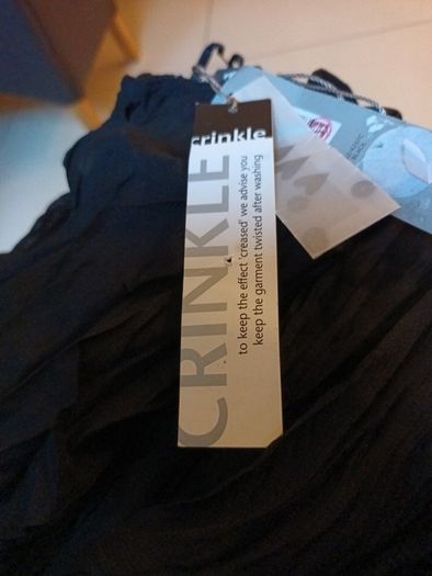 Per Una  Black Skirt. S.12R.    B.N.W.T