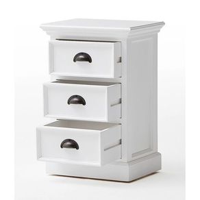 Elegant Bedside Tables in Solid Mahogany. Set of Two. Perfect conditions.