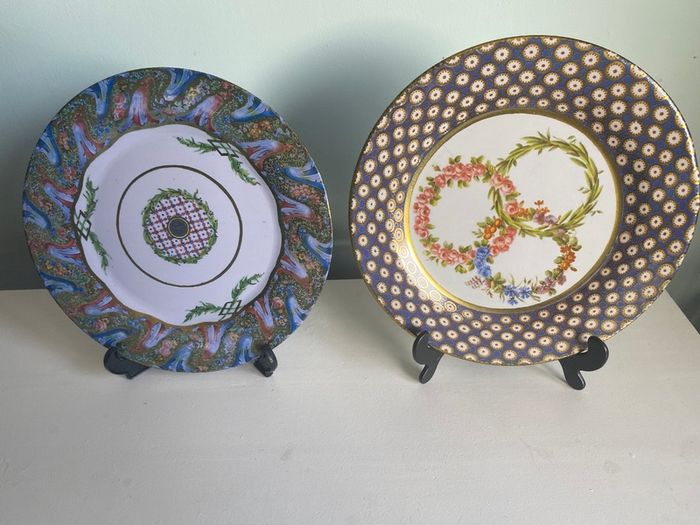 Reproduction serves tin plates