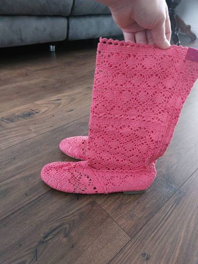 Pink crochet boots- uk7