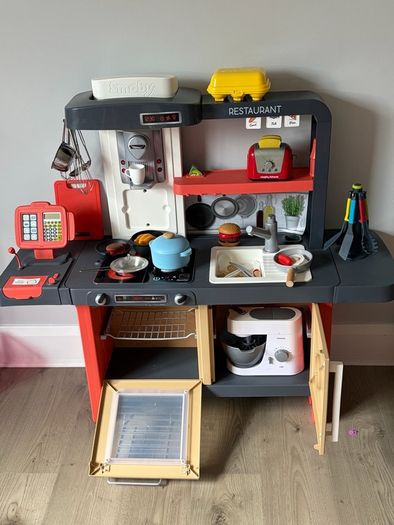 Toy Kitchen / Restaurant