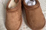 Next kids tan brown slippers size UK 9 Eur 26.5 - New