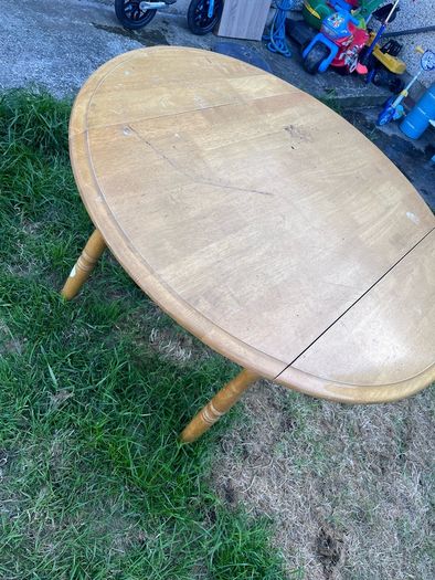 table + 2 chairs