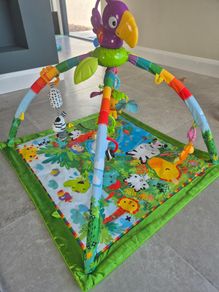 Fisher-Price Rainforest GXC35 Baby Crawling Blanket with Play Arch, Jungle Play Mat with Music and Light