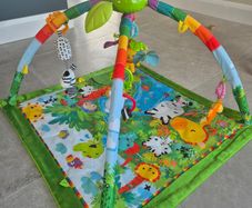 Fisher-Price Rainforest GXC35 Baby Crawling Blanket with Play Arch, Jungle Play Mat with Music and Light