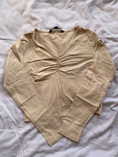 long sleeve beige crop top