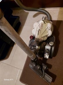 DYSON CYCLONE Vacuum Cleaner, great suction and very good condition
