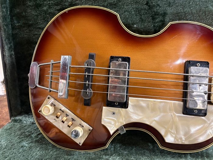 Greco VB-500 Violin Bass Sunburst 1983