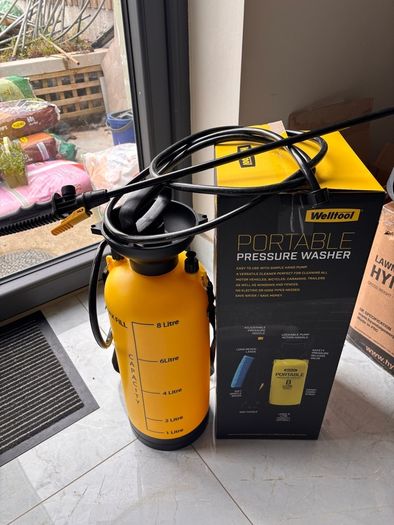 Portable pressure washer