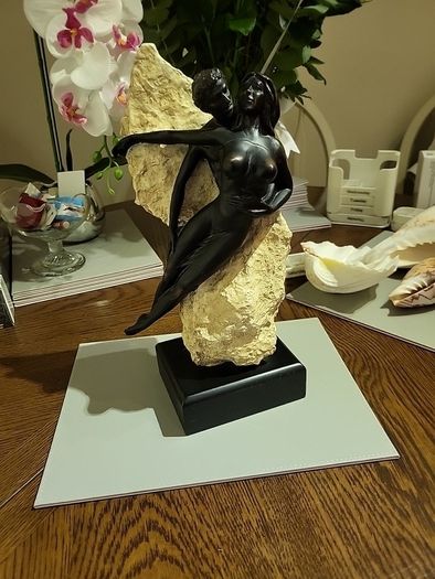 Ocean experience figurine