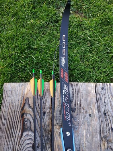 Archery Bow, 68" Carbon Recurve ILF +3arrows