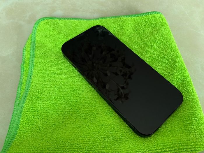 iPhone 16 pro 256gb black titanium
