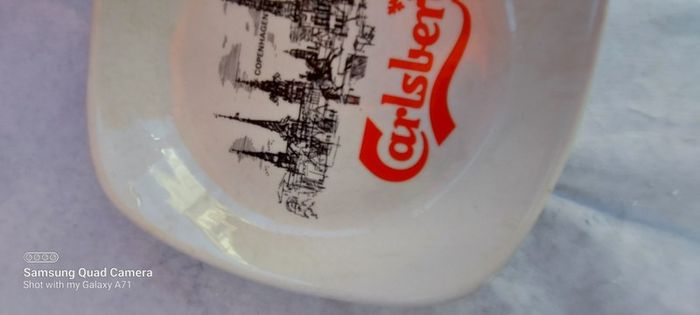 carslberg ashtray,,good condition,,pitting on glaze,,overall good, thank you, collectors item, handy for man cave, home bar etc, if buyer collects cheaper .take as is .