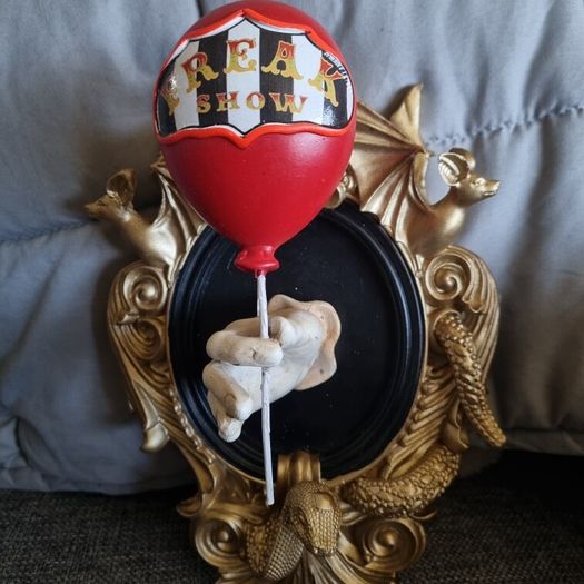 IT Pennywise Balloon 3D Wall Plaque Custom Gold Finish