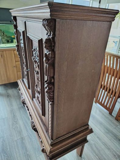 Beautiful antique oak cabinet