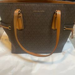 Michael Michael Kors/ Voyager Medium Logo Tote Bag