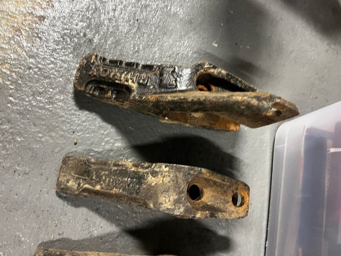 Digging bucket teeth