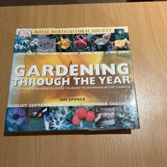 RHS Gardening Through The Year - Ian Spence