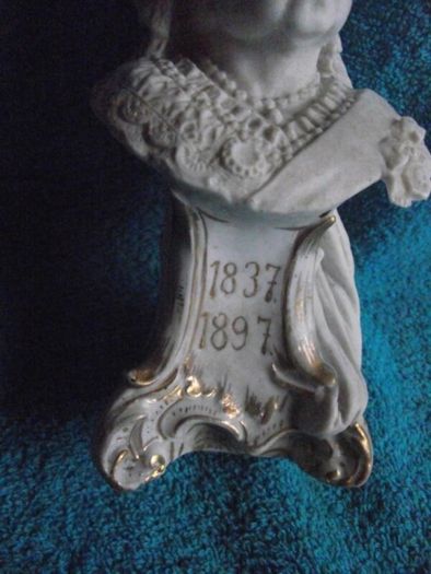 Bisque Pottery bust of Queen Victoria - Diamond Jubilee 1897