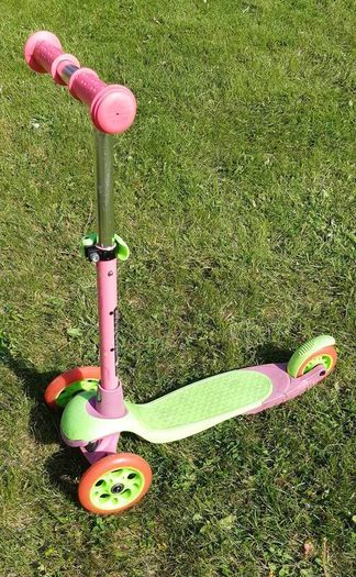 Child's scooter
