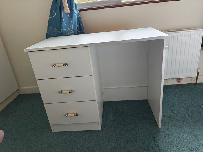 Desk with drawers suit student