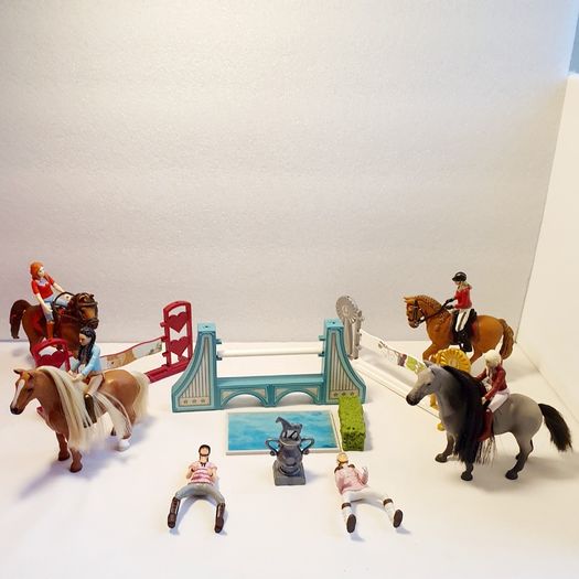Fantastic Bundle Schleich Horses, Riders & Jumps