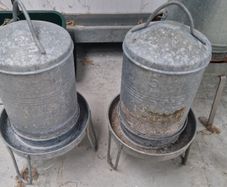 Hen feeders